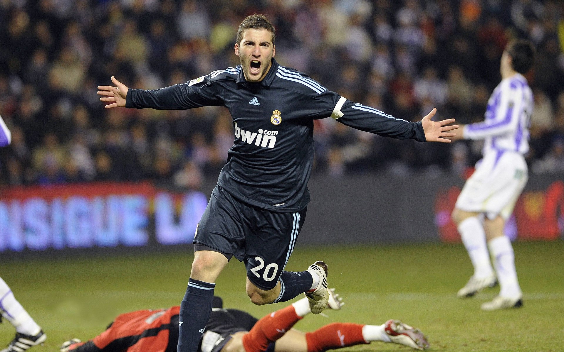 德国制霸尼斯，当季后赛抢七的硝烟遇上欧洲心脏的坚韧