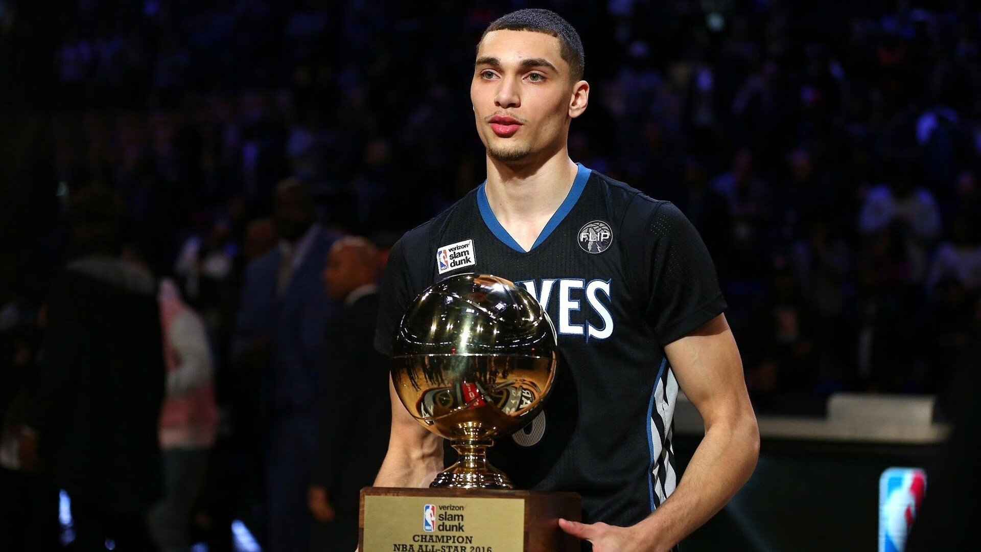 赛道与球场,F1街道赛的极速狂飙与快船压哨绝杀的胜利交响