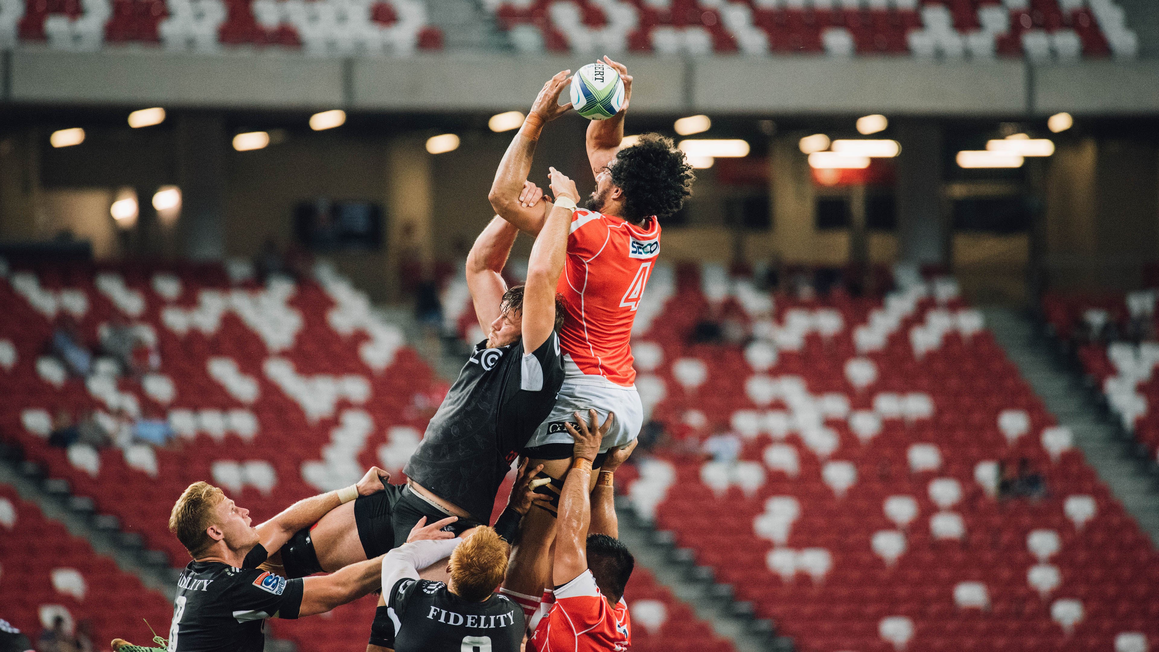 赛道上的诗人,欧文以无争议的全场最佳,加冕F1年度争冠之夜