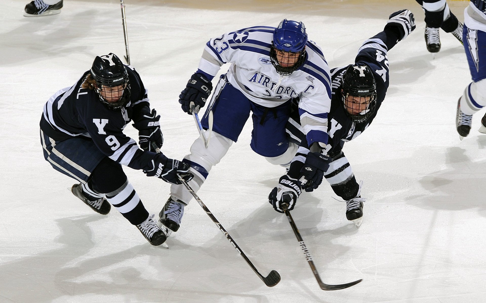 米切尔完美发挥主导攻防,上海队连续得分狂潮压制广厦
